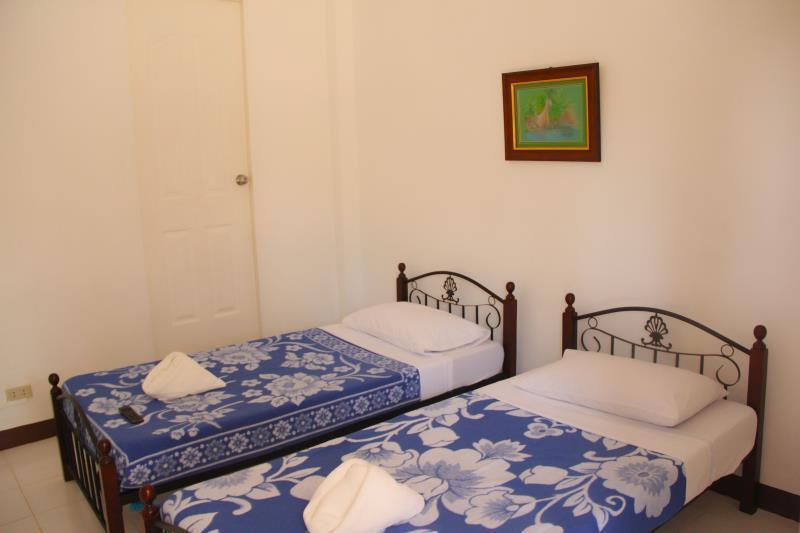Dona Jovita Garden Resort Calamba  Εξωτερικό φωτογραφία